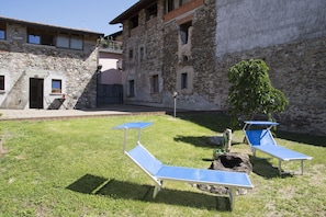 Large garden, perfect for relaxing moments.