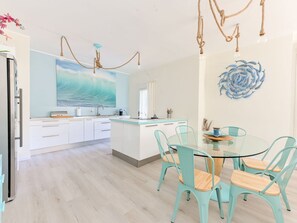 Möbel, Tabelle, Tisch Im Freien, Gartenmöbel, Stuhl, Garten, Schatten, Blumentopf, Landscaping, Küche & Esszimmer Tisch