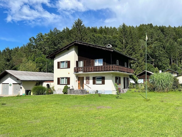 Building, Grass, House, Roof, Home, Cottage, Rural Area, Land Lot, Farmhouse