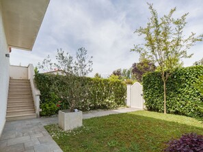 Vert, Arbuste, Jardin, Zone Résidentielle, Lot Terre, Couverture De Sol, Pelouse, Aménagement Paysager, Ombre
