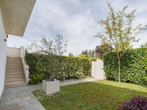 Vert, Arbuste, Jardin, Zone Résidentielle, Lot Terre, Couverture De Sol, Pelouse, Aménagement Paysager, Ombre