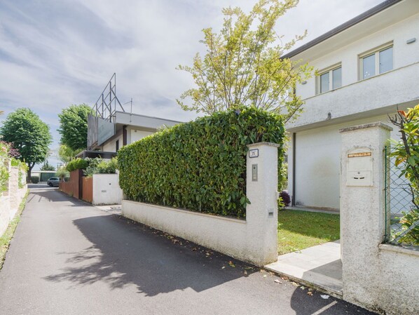 Arbuste, Haie, Jardin, Trottoir, Ombre, Aménagement Paysager, Allée, Clôture, Passerelle, Accueil Escrime