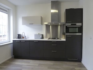 Kitchen Appliance, Kitchen, Countertop, Cabinetry, Major Appliance, Flooring, Home Appliance, Interior Design, Furniture, Kitchen Stove