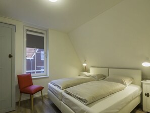 Ceiling, Bedroom, Bed, Bedding, Bed Frame