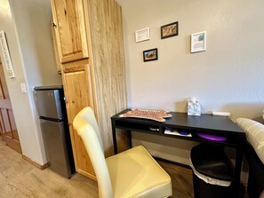 Work and Play! Nice desk and area for work!