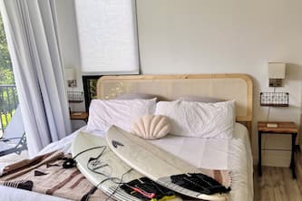 Honeymooners Rainforest Stay - Walk to Hideaways - 1-bedroom condo w/ AC