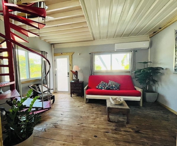 Living room with full size futon - sleeps 2.