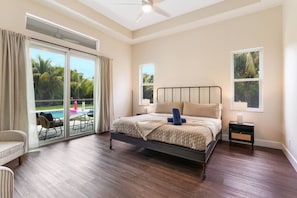 Master Bedroom 1 – King Bed