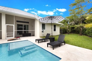 Outdoor Area – Pool Loungers