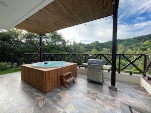 Bain à remous extérieur