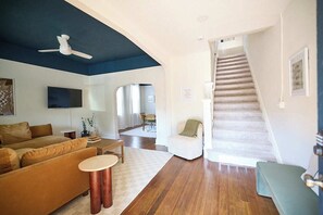 Open, spacious layout upon entry from the front door