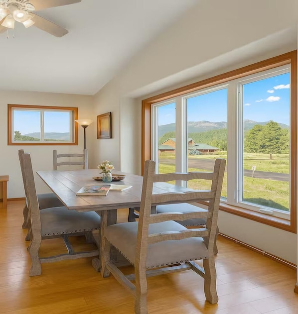 A bright space to eat, chat, or play games together. - Unit A