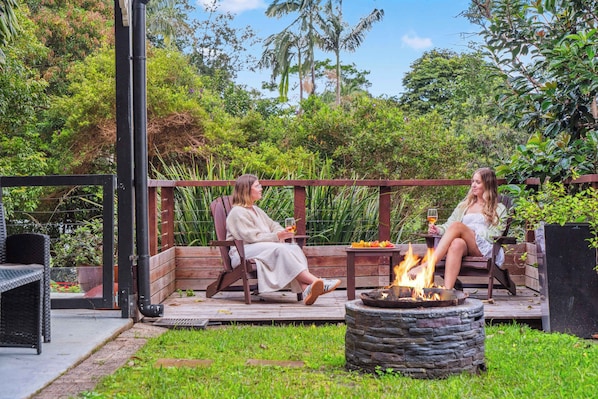 Welcome to Wattle Cottage — your peaceful little pocket in the Maleny hills.