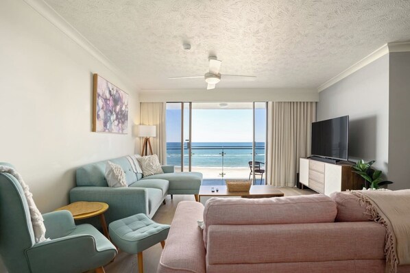 Unwind in the charming living area as the sound of waves fills the air, watch your favourite Netflix show or simply take in the uninterrupted sea views.