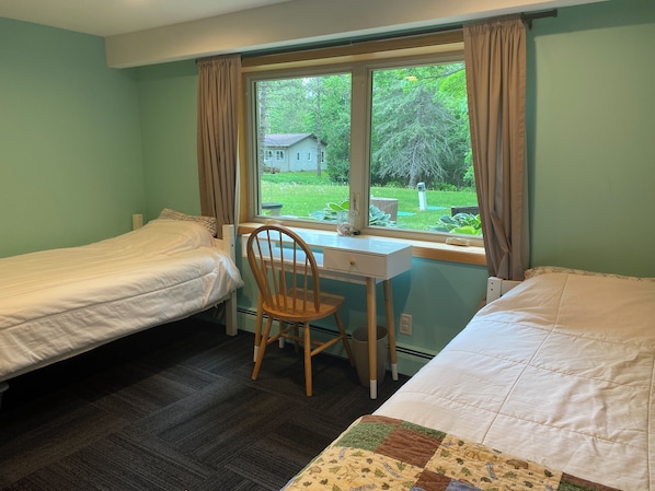 2 twin beds