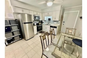 A bright, open space perfect for prepping fresh seafood & island-inspired meals.