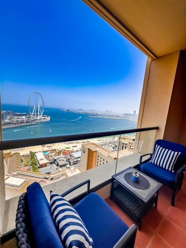 Scene from Dubai eye to Palm Jumeirah