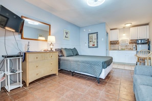 Studio | Queen Bed | Queen Sleeper Sofa | Linens Provided