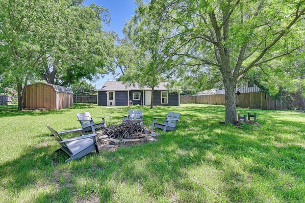 Aubrey Vacation Rental | 3BR | 2BA | 1,216 Sq Ft | 2 Steps Required