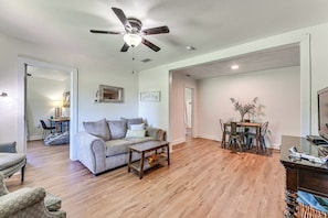 Living Room | Flat-Screen TV | Free WiFi | Board Games