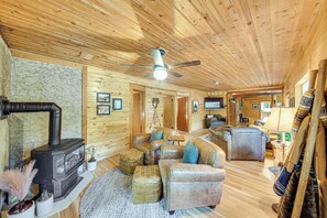 Living Room | Gas Fireplace | Board Games | 1st Floor
