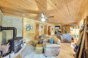 Living Room | Gas Fireplace | Board Games | 1st Floor