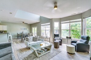 Living Room | Lower Level | Queen Sleeper Sofa | Smart TV | Free WiFi