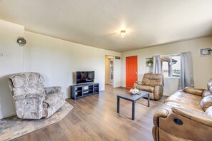 Living Room | Free WiFi | Smart TV