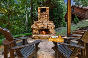 Watch the flames dance and the trees sway-welcome to your dream deck. And who can resist complimentary S’mores! Sweet moments...