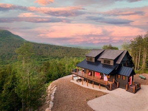 Picnic Rock Chalet Amazing Views Hot Tub & Sauna! (2078)
