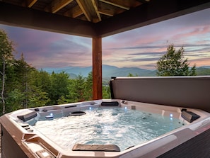 Picnic Rock Chalet Amazing Views Hot Tub & Sauna! (2081)