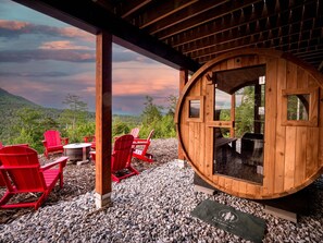 Picnic Rock Chalet Amazing Views  Hot Tub & Sauna! (2082)