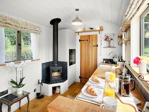 Cartier's Retreat Shepherd's Hut with wood-burner