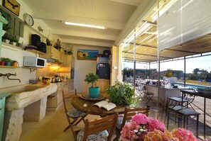 Outdoor kitchen