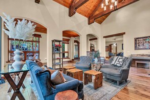 Living room 1: Main floor, wood-burning fireplace, piano, Smart TV, access to deck