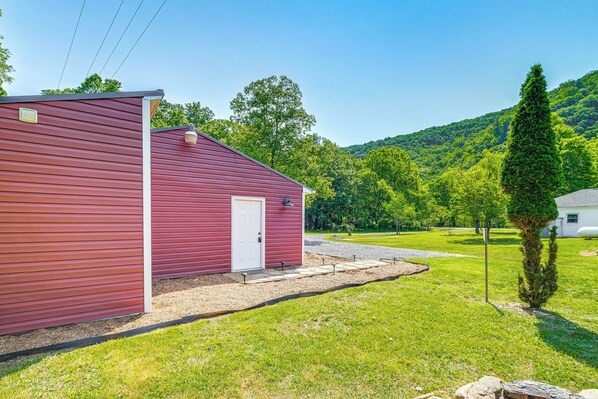 Covington Vacation Rental | 1BR | 1BA | 350 Sq Ft | 1 Step to Enter