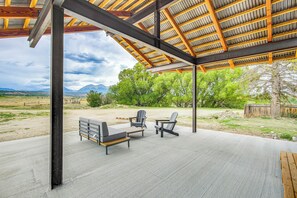 Covered Patio | Panoramic Mountain Views | Walking Distance to Arkansas River