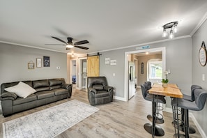 Living Area | Dining Table