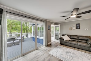 Living Area | Smart TV