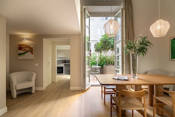 Autumn, Dining Room, Spring, Summer