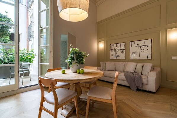 Autumn, Living Room, Spring, Summer
