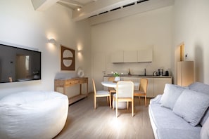 Autumn, Kitchen, Living Room, Spring, Summer