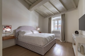 Autumn, Bedroom, Spring, Summer