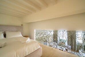 Autumn, Bedroom, Spring, Summer