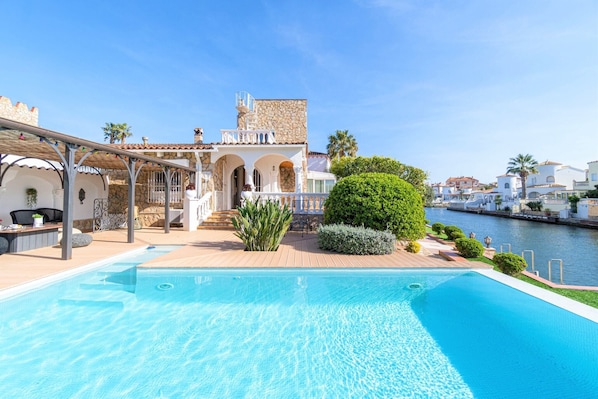 Schwimmbad des Ferienhauses