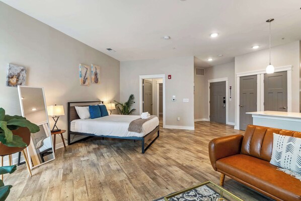 CozySuites - Penrose On Mass with pool and parking#10