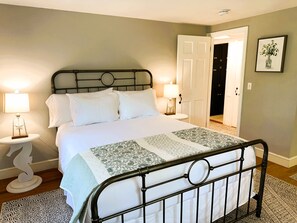 Master bedroom - Queen bed