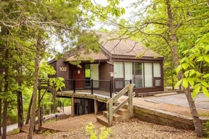 "Welcome to Treeloft Villa 102! Your serene escape at Treetop Village in the Four Seasons Resort, Lake of the Ozarks awaits."