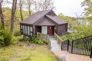 Step into your treehouse-style getaway—Unit 61 combines rustic charm with lakeside convenience.