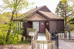 Step into your treehouse-style getaway—Unit 61 combines rustic charm with lakeside convenience.